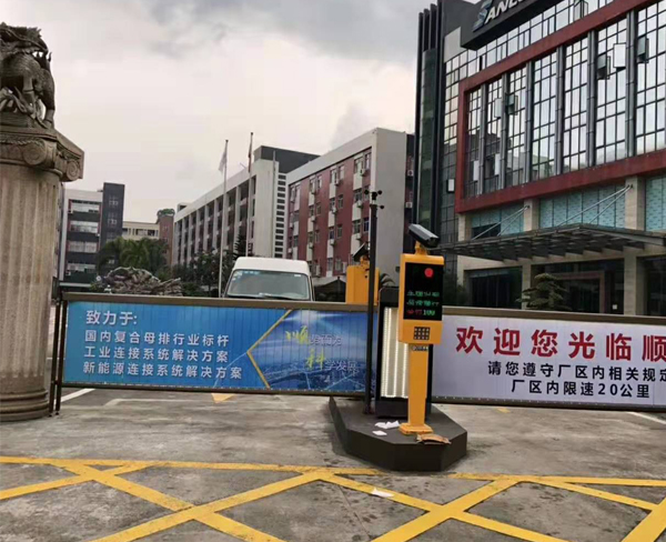 泰安小区广告道闸